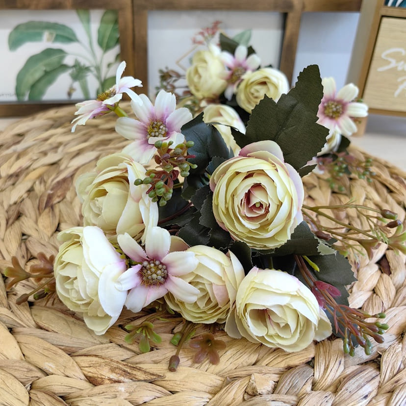 Искусственные цветы в Череповце | Цветы искусственные «Камелии с мелкоцветом», сиренево-молочные, букет