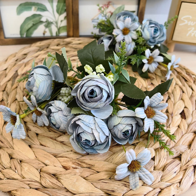 Искусственные цветы в Череповце | Цветы искусственные «Камелии с мелкоцветом», голубые, букет